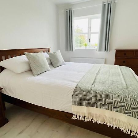 Private Apartment One On Lough Corrib, Oughterard ゴールウェイ エクステリア 写真