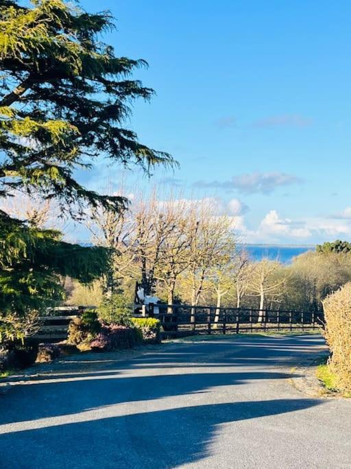 Private Apartment One On Lough Corrib, Oughterard ゴールウェイ エクステリア 写真