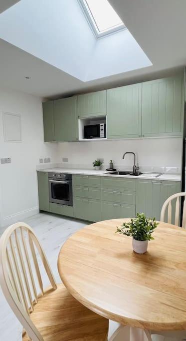 Private Apartment One On Lough Corrib, Oughterard ゴールウェイ エクステリア 写真